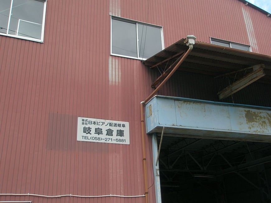 社屋の外観写真